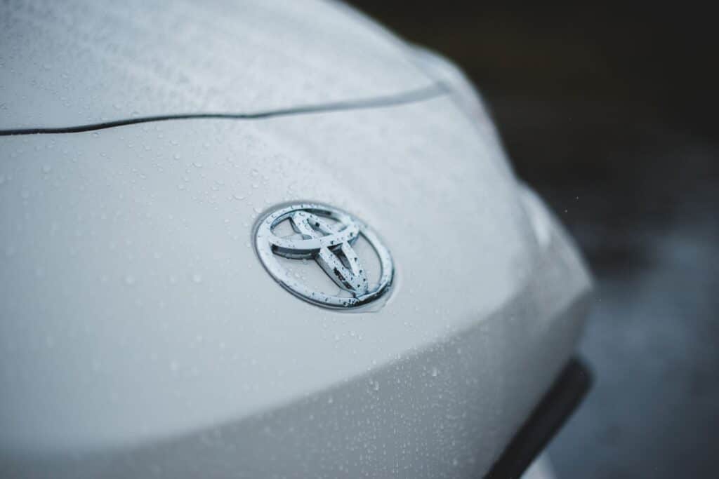 Toyota Hybrid Nie Jedzie? Najczęstsze Przyczyny Usterki i Jak Je Rozwiązać